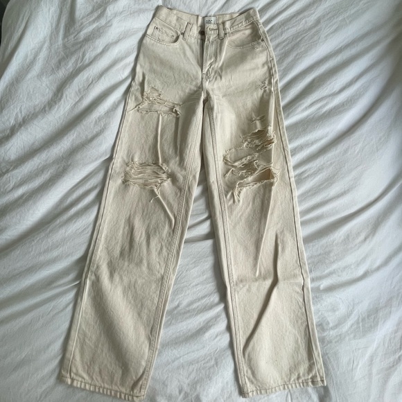 Cream ripped jeans from urban outfitters in size 26 - Picture 1 of 4